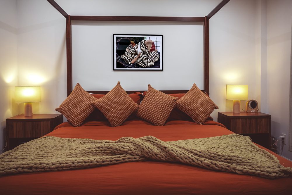 The New York Heritage Room: a king four-poster bed with old New York character